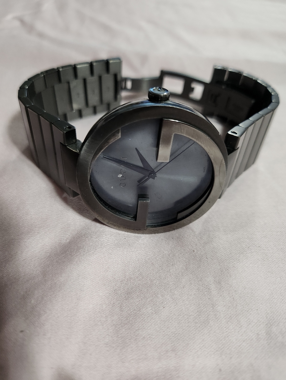 Gucci Men's Black Metal Bracelet Watch - Unknown Brand